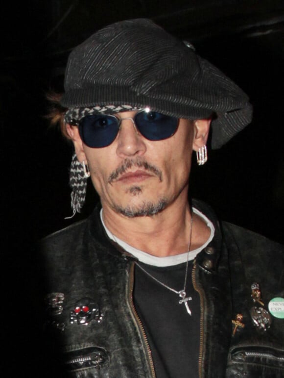 Johnny Depp quitte la soirée d'anniversaire de Lady.G au restaurant Gjelina à Los Angeles le 28 mars 2017. 