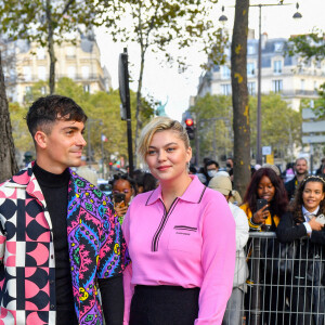 Louane Emera et son compagnon Florian Rossi arrivent au défilé de mode Miu Miu lors de la Fashion Week printemps/été 2022 à Paris, France, le 5 octobre 2021. © Veeren Ramsamy-Christophe Clovis/Bestimage 