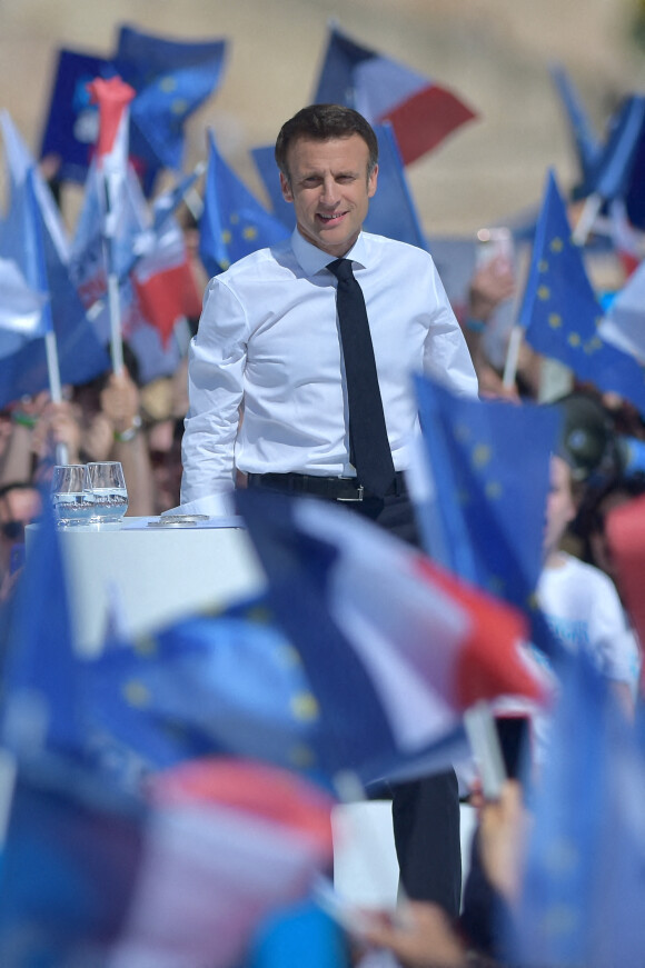 Emmanuel Macron, président de la République Française, candidat de La République En Marche (LREM) en lice pour le deuxième tour de l'élection présidentielle, en meeting dans le quartier du Pharo à Marseille. © Franck Castel/Bestimage 