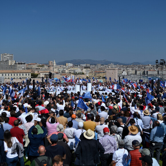 Emmanuel Macron, président de la République Française, candidat de La République En Marche (LREM) en lice pour le deuxième tour de l'élection présidentielle, en meeting dans le quartier du Pharo à Marseille, le 16 avril 2022. © Franck Castel/Bestimage