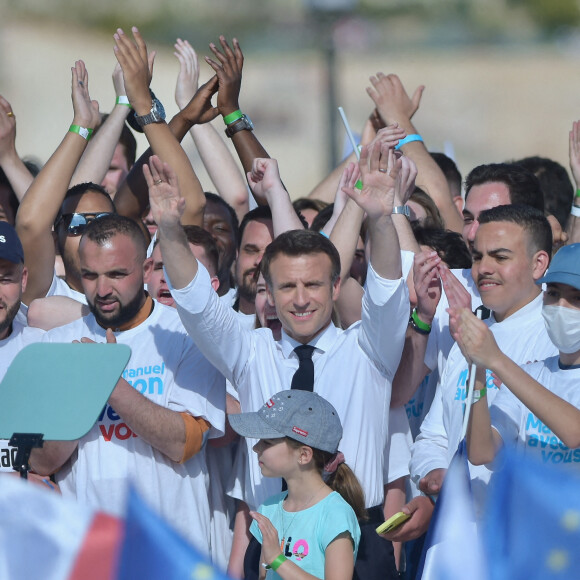 Emmanuel Macron, président de la République Française, candidat de La République En Marche (LREM) en lice pour le deuxième tour de l'élection présidentielle, en meeting dans le quartier du Pharo à Marseille, le 16 avril 2022. © Franck Castel/Bestimage