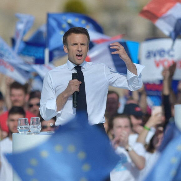 Emmanuel Macron, président de la République Française, candidat de La République En Marche (LREM) en lice pour le deuxième tour de l'élection présidentielle, en meeting dans le quartier du Pharo à Marseille, le 16 avril 2022. © Franck Castel/Bestimage