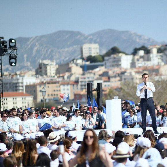 Emmanuel Macron, président de la République Française, candidat de La République En Marche (LREM) en lice pour le deuxième tour de l'élection présidentielle, en meeting dans le quartier du Pharo à Marseille, le 16 avril 2022. © Franck Castel/Bestimage