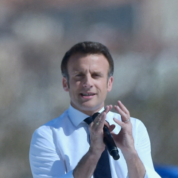 Emmanuel Macron, président de la République Française, candidat de La République En Marche (LREM) en lice pour le deuxième tour de l'élection présidentielle, en meeting dans le quartier du Pharo à Marseille, le 16 avril 2022. © Franck Castel/Bestimage