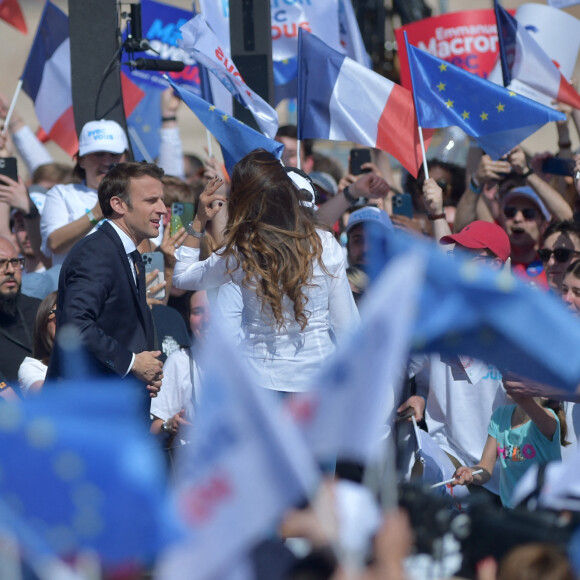 Emmanuel Macron, président de la République Française, candidat de La République En Marche (LREM) en lice pour le deuxième tour de l'élection présidentielle, en meeting dans le quartier du Pharo à Marseille, le 16 avril 2022. © Franck Castel/Bestimage.