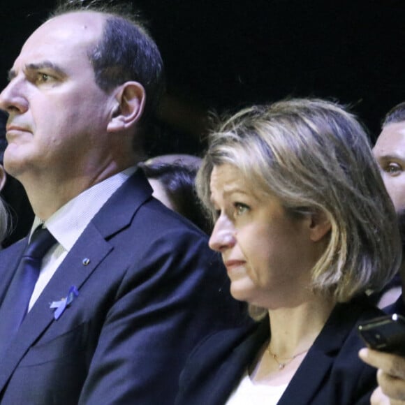 Le président de l'assemblée nationale Richard Ferrand, la première dame, Brigitte Macron, le Premier ministre, Jean Castex, Barbara Pompili, ministre de la Transition écologique et Francois Bayrou - Le président de la République française et candidat du parti centriste La République en marche (LREM) à la réélection, a effectué son premier grand meeting de campagne au Paris le Défense Arena à Nanterre, France, le 2 Avril 2022. © Stéphane Lemouton/Bestimage 