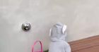 M. Pokora a filmé ses fils Kenna et Isaiah déguisés en lapins pour Pâques. Le 17 avril 2022.