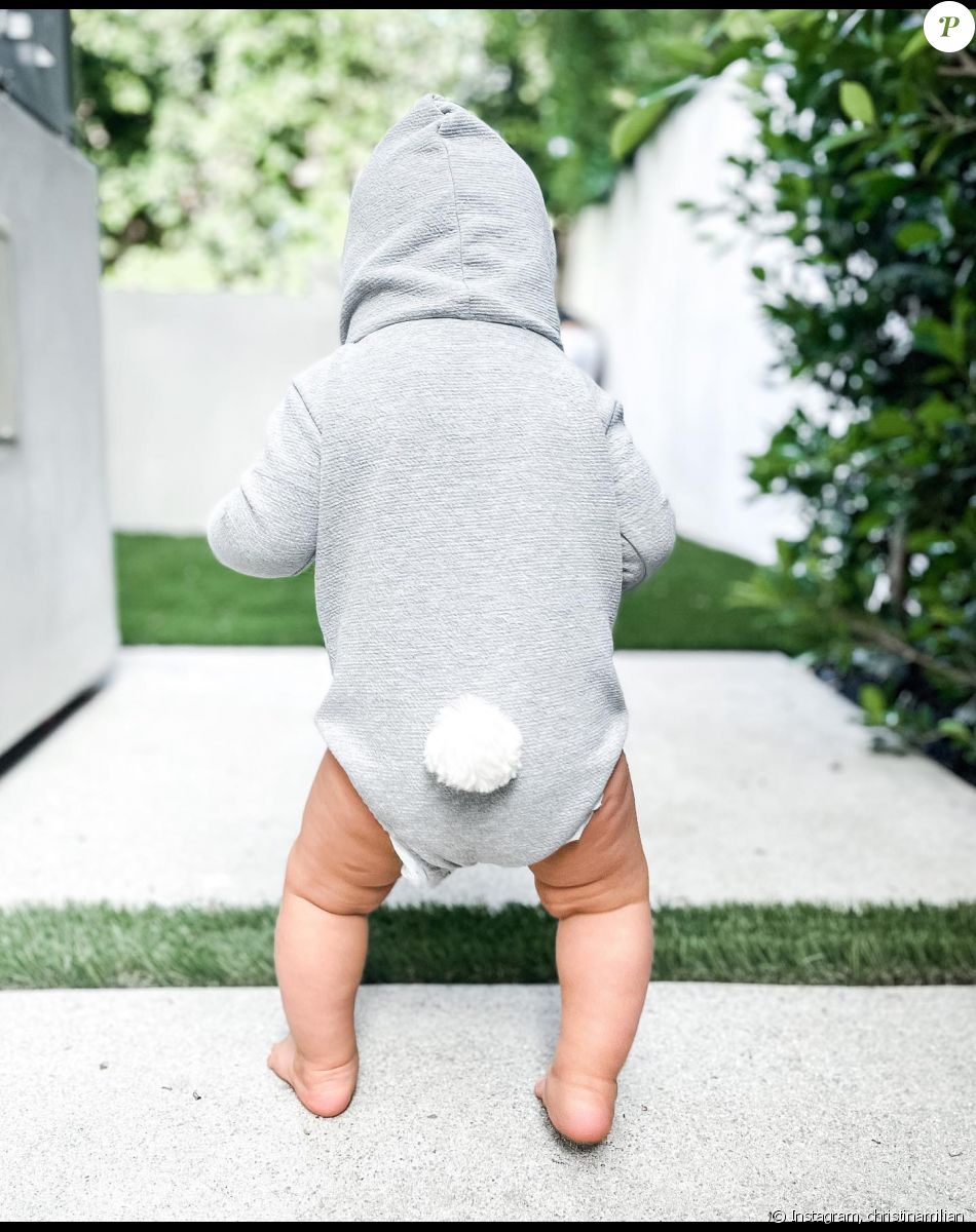 Kenna, le plus jeune fils de Christina Milian et M. Pokora, déguisés en lapins pour Pâques. Le 17 avril 2022.