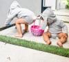 Kenna et Isaiah, les enfants de Christina Milian et M. Pokora, déguisés en lapins pour Pâques. Le 17 avril 2022.