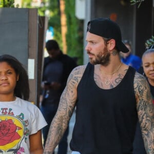 Exclusif - Christina Milian fait du shopping avec sa fille Violet et son mari Matt Pokora (M. Pokora) à Los Angeles le 6 avril 2022.