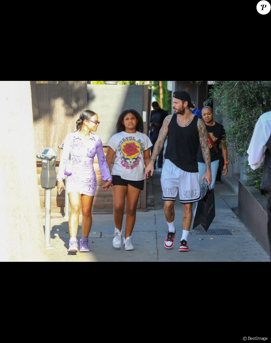 Exclusif - Christina Milian fait du shopping avec sa fille Violet et son mari Matt Pokora (M. Pokora) à Los Angeles le 6 avril 2022.