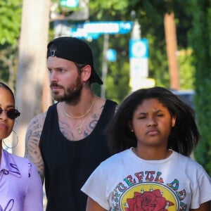 Exclusif - Christina Milian fait du shopping avec sa fille Violet et son mari Matt Pokora (M. Pokora) à Los Angeles le 6 avril 2022.