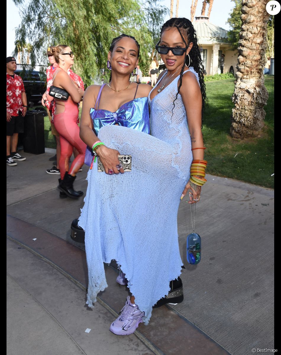 Christina Milian et Karrueche Tran au photocall du festival "Revolve 2022" à La Quinta, le 16 avril 2022.