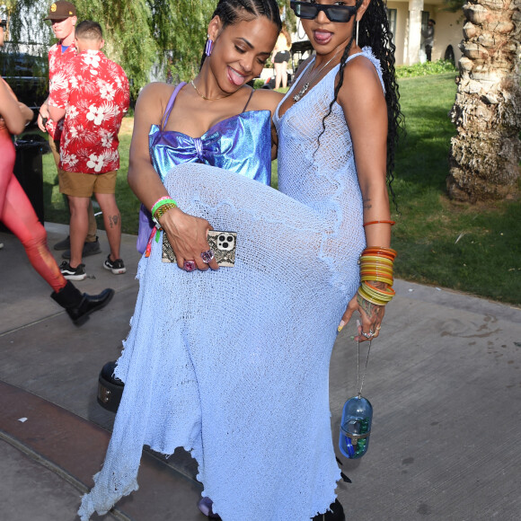 Christina Milian et Karrueche Tran au photocall du festival "Revolve 2022" à La Quinta, le 16 avril 2022. 