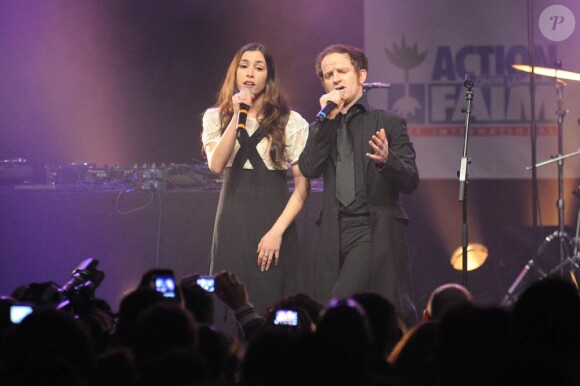 Olivia Ruiz et Mathias Malzieu à l'occasion du concert Un dimanche pour Haïti, qui s'est déroulé au Bataclan, à Paris, le 24 janvier 2010.