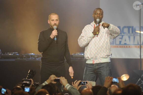 Omar et Fred à l'occasion du concert Un dimanche pour Haïti, qui s'est déroulé au Bataclan, à Paris, le 24 janvier 2010.