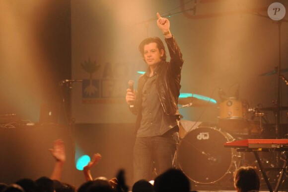 Benjamin Biolay à l'occasion du concert Un dimanche pour Haïti, qui s'est déroulé au Bataclan, à Paris, le 24 janvier 2010.