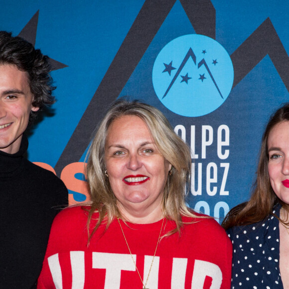 Valérie Damidot avec ses enfants Norman et Roxanne Damidot en photocall lors du 23ème festival international du film de comédie de l'Alpe d'Huez, le 18 janvier 2020. © Cyril Moreau/Bestimage
