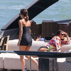 Victoria Beckham fête son 48ème anniversaire sur le yacht familial, avec son mari David Beckham, leurs enfants Romeo, Cruz et Harper et leurs amis, notamment David Grutman, le gourou de la nuit à Miami. Miami, le 19 avril 2022. 