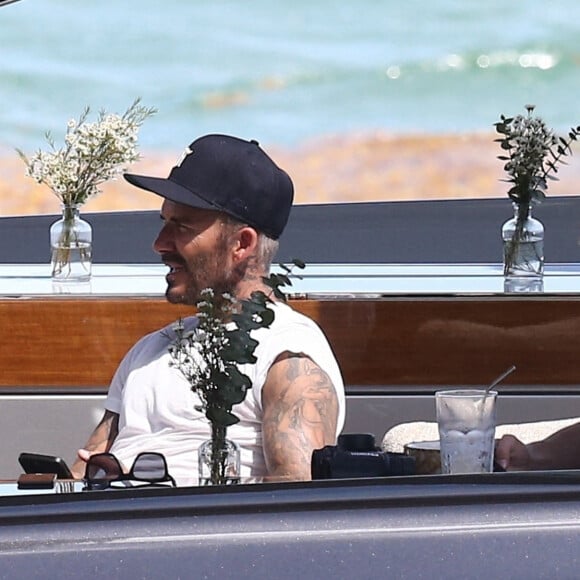 Victoria Beckham fête son 48ème anniversaire sur le yacht familial, avec son mari David Beckham, leurs enfants Romeo, Cruz et Harper et leurs amis, notamment David Grutman, le gourou de la nuit à Miami. Miami, le 19 avril 2022. 