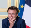 Le président de la République française et candidat du parti centriste La République en marche (LREM) à la réélection, Emmanuel Macron, participe à une visioconférence consacrée à la guerre en Ukraine