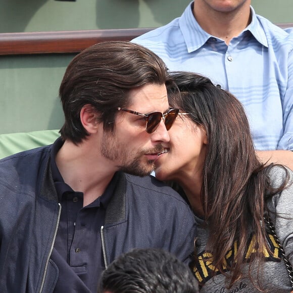 Reem Kherici et Raphaël Personnaz - People dans les tribunes lors du Tournoi de Roland-Garros (les Internationaux de France de tennis) à Paris, le 27 mai 2016. © Cyril Moreau/Bestimage 