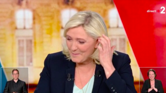 Extrait du débat de l'entre deux tours des présidentielles avec Marine Le Pen et Emmanuel Macron. La cheffe du RN a fait un faux départ, démarrant son discours trop tôt.