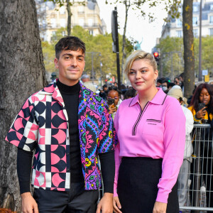 Louane Emera et son compagnon Florian Rossi arrivent au défilé de mode Miu Miu lors de la Fashion Week printemps/été 2022 à Paris © Veeren Ramsamy-Christophe Clovis/Bestimage