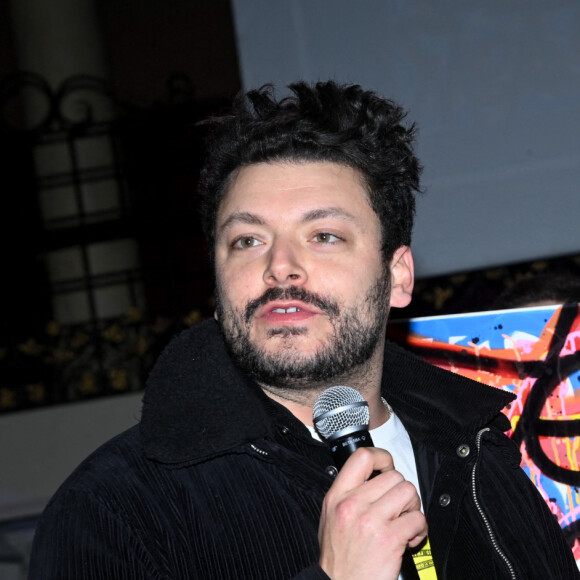 Kev Adams lors de la soirée de gala d'exception pour les 10 ans de l'association "Les Rois du monde" (LRDM) à la salle Wagram à Paris le 14 mars 2022. © Rachid Bellak / Bestimage 