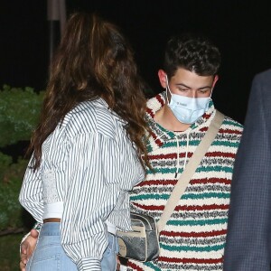 Nick Jonas et sa femme Priyanka Chopra à la sortie du restaurant "Nobu" à Los Angeles, le 20 février 2022.