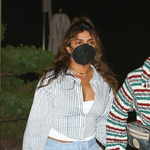 Nick Jonas et sa femme Priyanka Chopra à la sortie du restaurant "Nobu" à Los Angeles, le 20 février 2022.