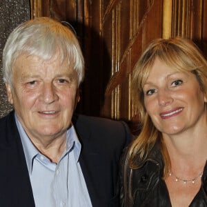 L'acteur et réalisateur Jacques Perrin et son épouse Valentine l'avant-pemière de "LA NOUVELLE GUERRE DES BOUTONS" de Christophe Barratier