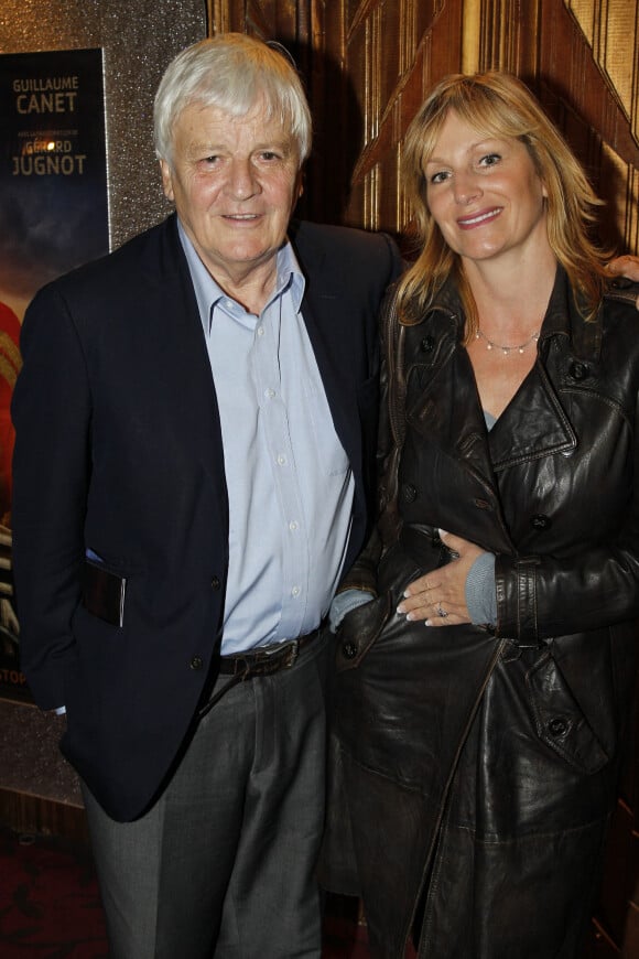 L'acteur et réalisateur Jacques Perrin et son épouse Valentine l'avant-pemière de "LA NOUVELLE GUERRE DES BOUTONS" de Christophe Barratier