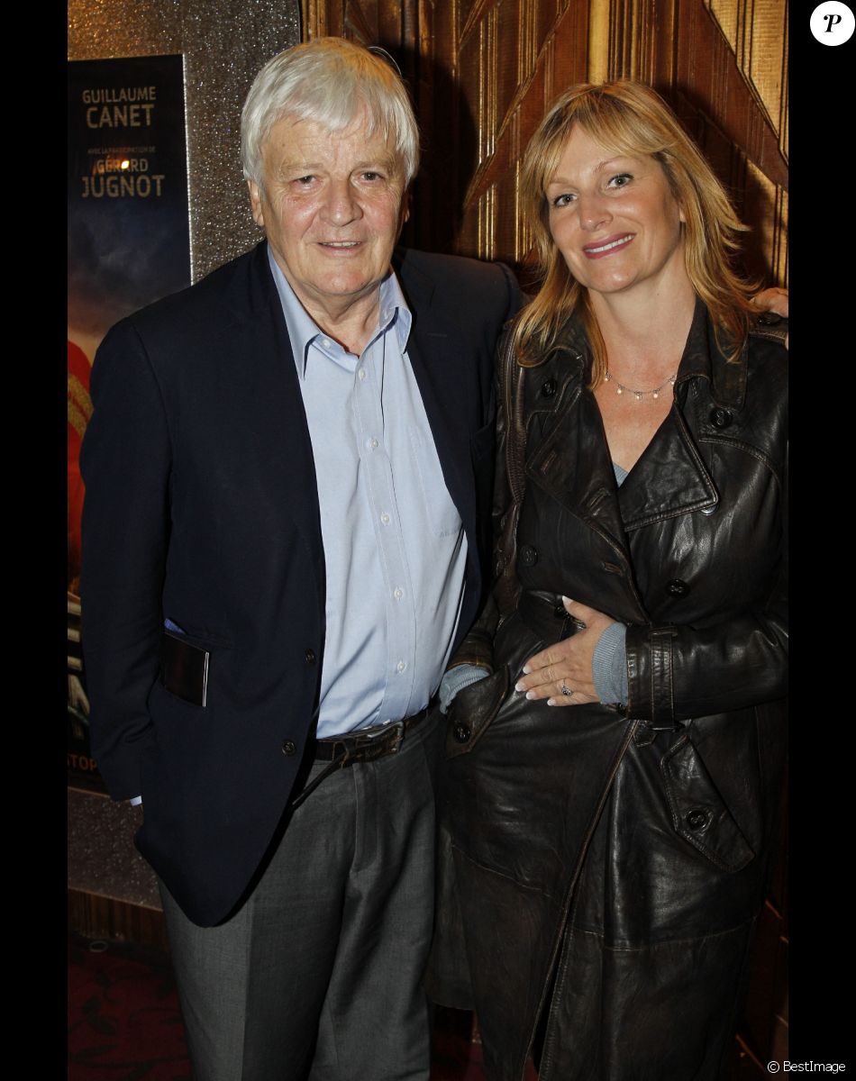L'acteur et réalisateur Jacques Perrin et son épouse Valentine l'avant-pemière de "LA NOUVELLE GUERRE DES BOUTONS" de Christophe Barratier