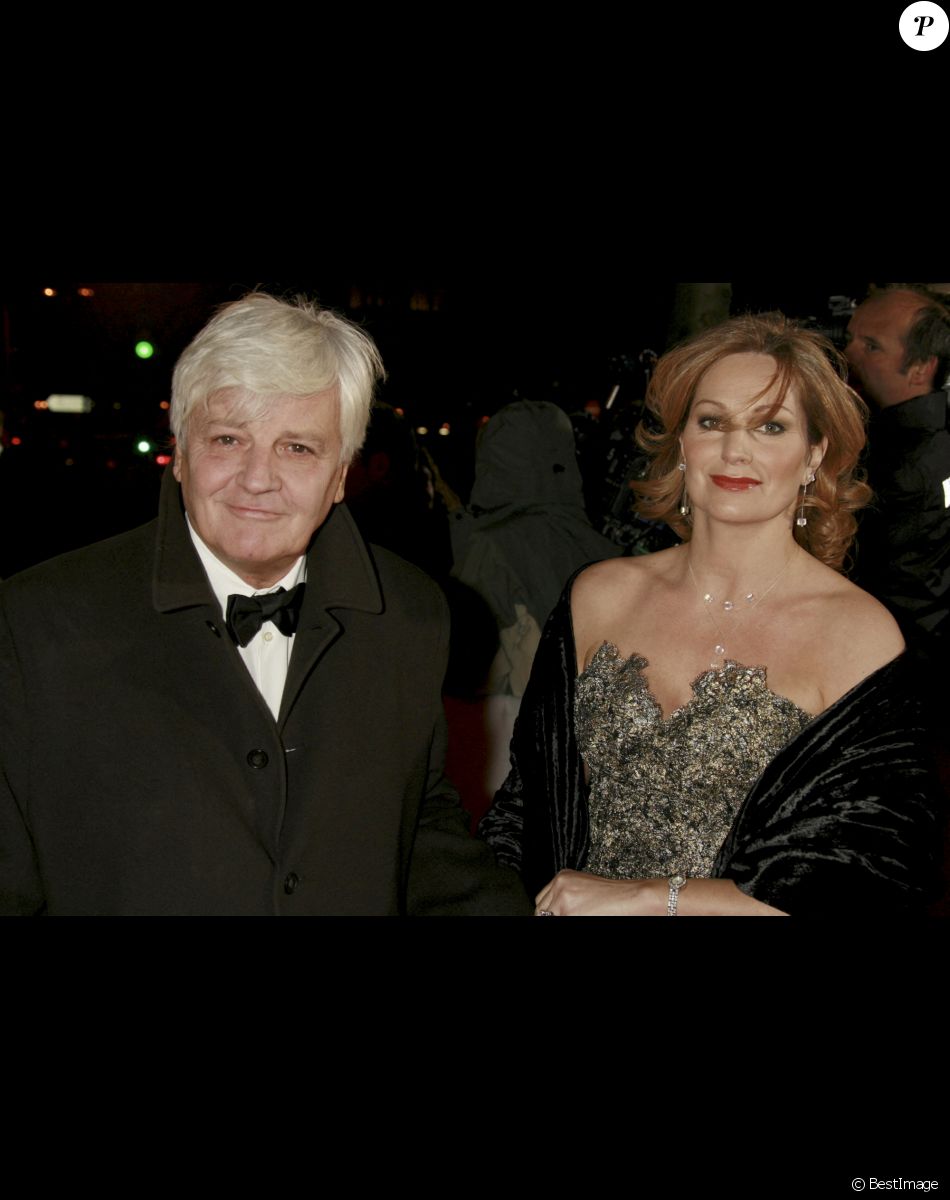 En France, à Paris, lors de le 31ème nuit des César 2006 au Théâtre Du Châtelet , Jacques Perrin et sa femme Valentine le 25 février 2006.