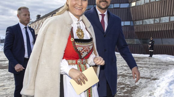 Mette-Marit et Haakon de Norvège : Chien de traineau, visites, réceptions... Le couple dans le Grand Nord !