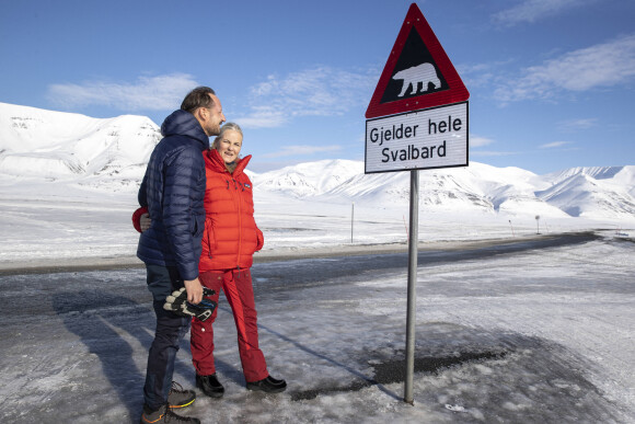 La princesse Mette-Marit et le prince Haakon de Norvège en visite sur l'île de Spitzberg dans l'extrême nord de la Norvège. Le 21 avril 2022 