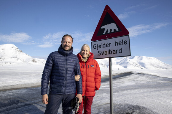 La princesse Mette-Marit et le prince Haakon de Norvège en visite sur l'île de Spitzberg dans l'extrême nord de la Norvège. Le 21 avril 2022 