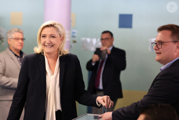 Marine Le Pen vote pour le 2e tour de l'élection présidentielle 2022 à Hénin-Beaumont le 24 avril 2022 © Laurent Sanson / Panoramic / Bestimage 