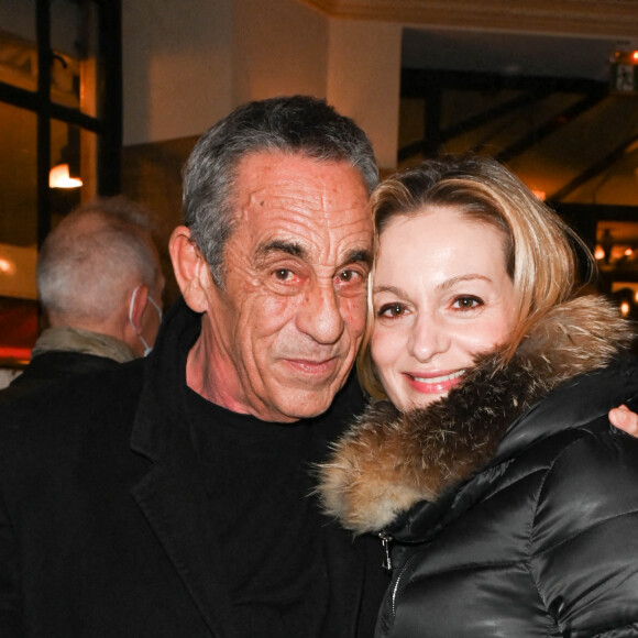 Semi-Exclusif - Thierry Ardisson et sa femme Audrey Crespo-Mara - Lancement du numéro 75 de la revue littéraire "La règle du jeu", avec pour thème "Comment lisez-vous ?", au Café de Flore à Paris. Le 16 février 2022 © Coadic Guirec / Bestimage