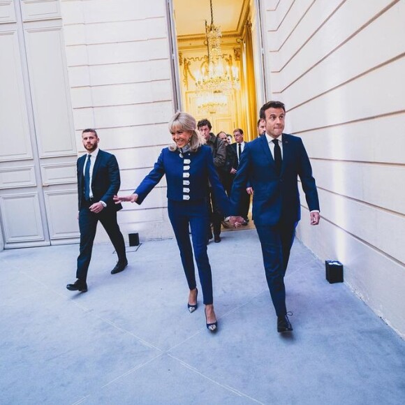 La complicité du couple présidentiel - 23-24 avril 2022 - Le Touquet, L'Elysée - Un week-end avec @emmanuelmacron - Photo de Soazig de la Moissonnière / Présidence de la République