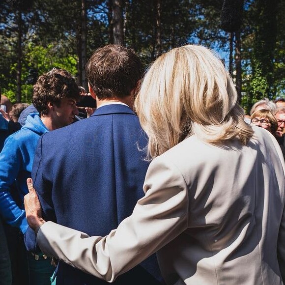 La complicité du couple présidentiel - 23-24 avril 2022 - Le Touquet, L'Elysée - Un week-end avec @emmanuelmacron - Photo de Soazig de la Moissonnière / Présidence de la République