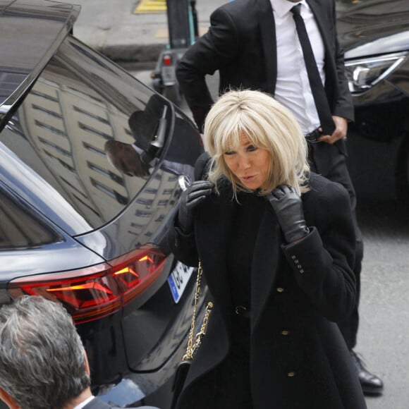 Exclusif - La première dame Brigitte Macron et José Pietroboni, chef du protocole à l'Elysée - Obsèques du pianiste américain Nicholas Angelich à l'Eglise Saint Roch à Paris, le 26 avril 2022.