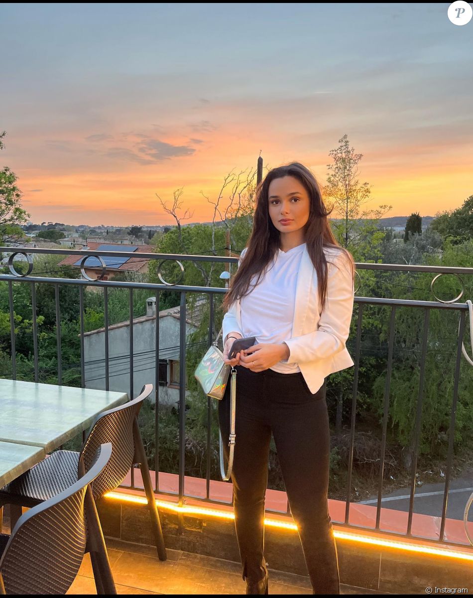 Anissa de "Mariés au premier regard" au restaurant avec sa maman Cécile