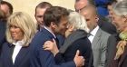 Juliette Carré réconfortée par Emmanuel Macron lors de l'hommage national à son défunt mari Michel Bouquet aux Invalides