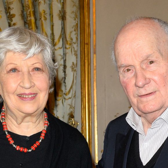 Michel Bouquet et sa femme Juliette Carré - Cérémonie de remise des insignes de Grand Officier de la Légion d'Honneur à Michel Bouquet au Palais de l'Elysée à Paris © Coadic Guirec/Bestimage 
