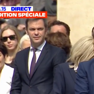 Juliette Carré réconfortée par Emmanuel Macron lors de l'hommage national à son défunt mari Michel Bouquet aux Invalides