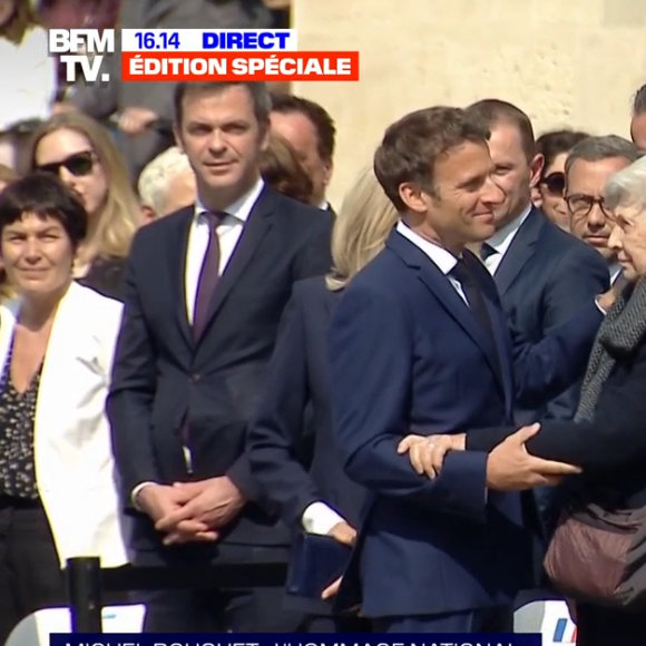 Juliette Carré réconfortée par Emmanuel Macron lors de l'hommage national à son défunt mari Michel Bouquet aux Invalides