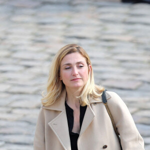 Julie Gayet - Cérémonie d'hommage national à l'Hôtel national des Invalides en hommage à Michel Bouquet décédé le 13 avril 2022. Paris le 27 avril 2022. © Dominique Jacovides / Bestimage 