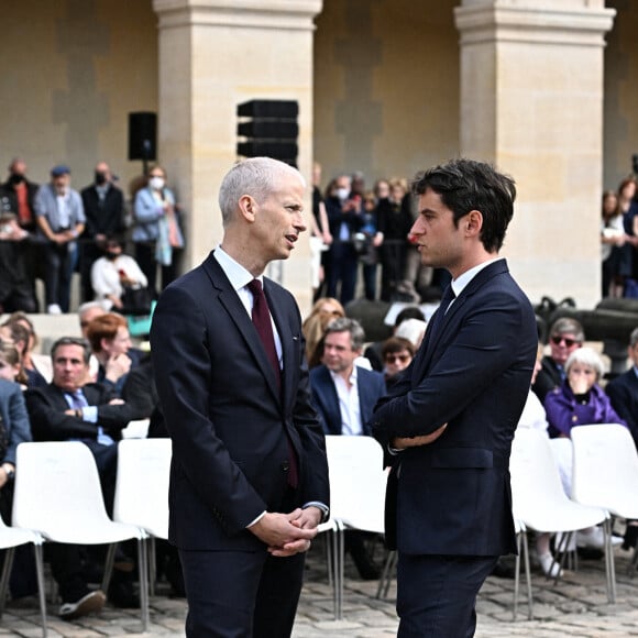 Gabriel Attal et Franck Riester - Cérémonie d'hommage national à l'Hôtel national des Invalides en hommage à Michel Bouquet décédé le 13 avril 2022. Paris le 27 avril 2022. Michel Bouquet a été inhumé dans la plus stricte intimité le 15/04/2022 à Étais-la Sauvin dans l'Yonne. © David Nivière / Pool / Bestimage 